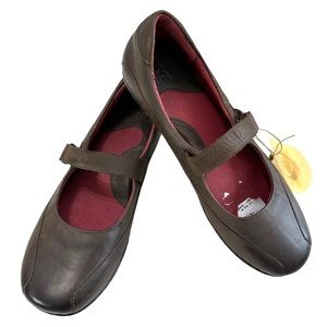 Born Mary Jane Velcro Strap Slip On Brown Leather Shoes Size 11